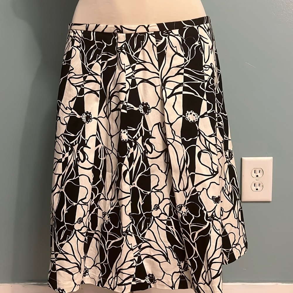 ST JOHN SPORT women’s skirt black/ white sz 8